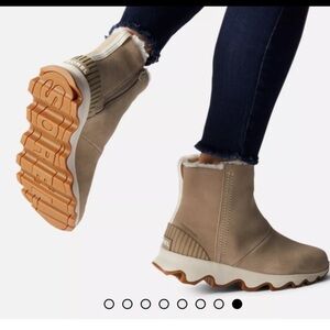Sorel Kinetic Impact Short Insulated Waterproof Boots Size 9 Suede Sherpa Lining